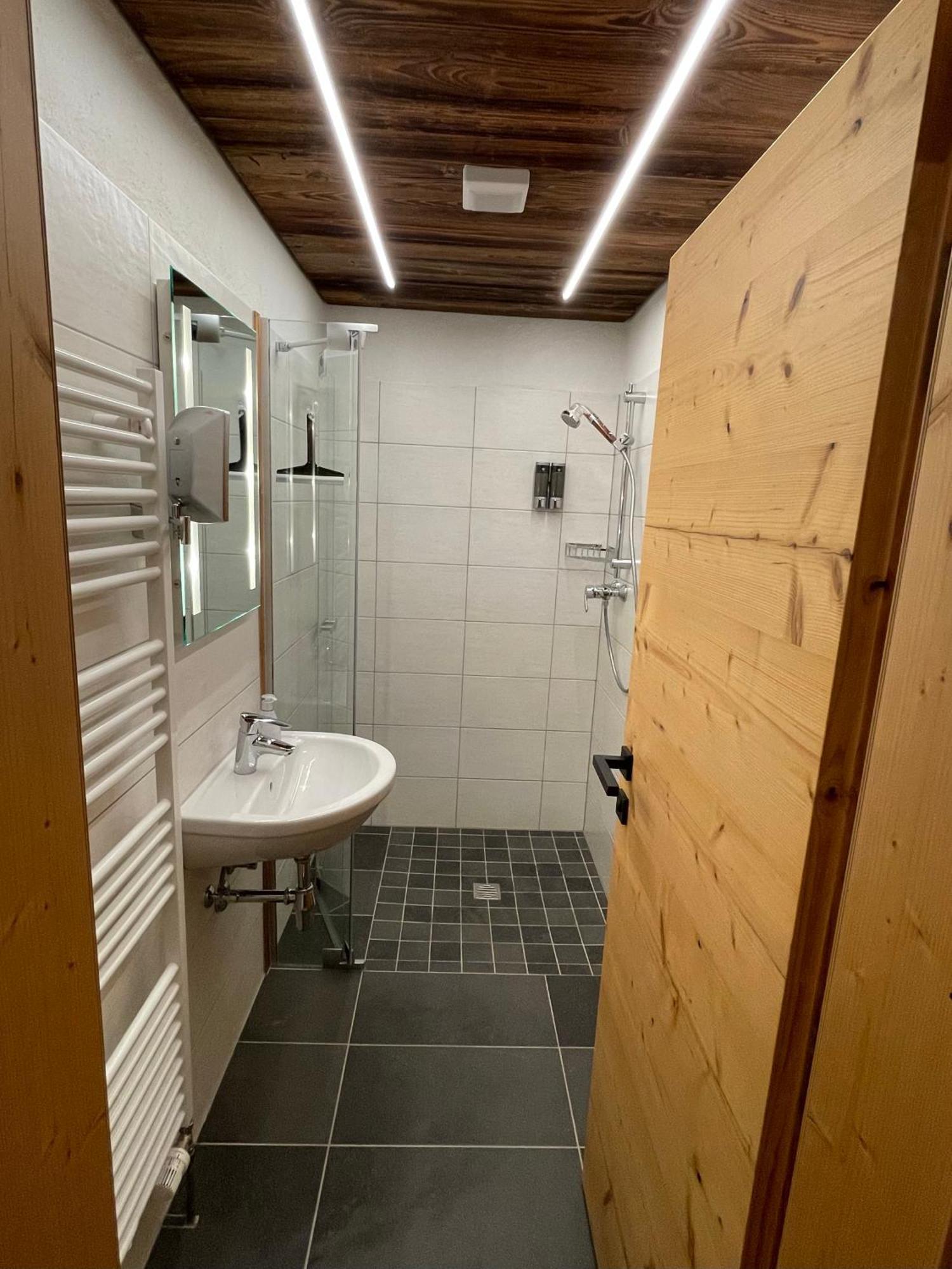 Pension Und Apartment Edelweiss Heiligenblut Buitenkant foto