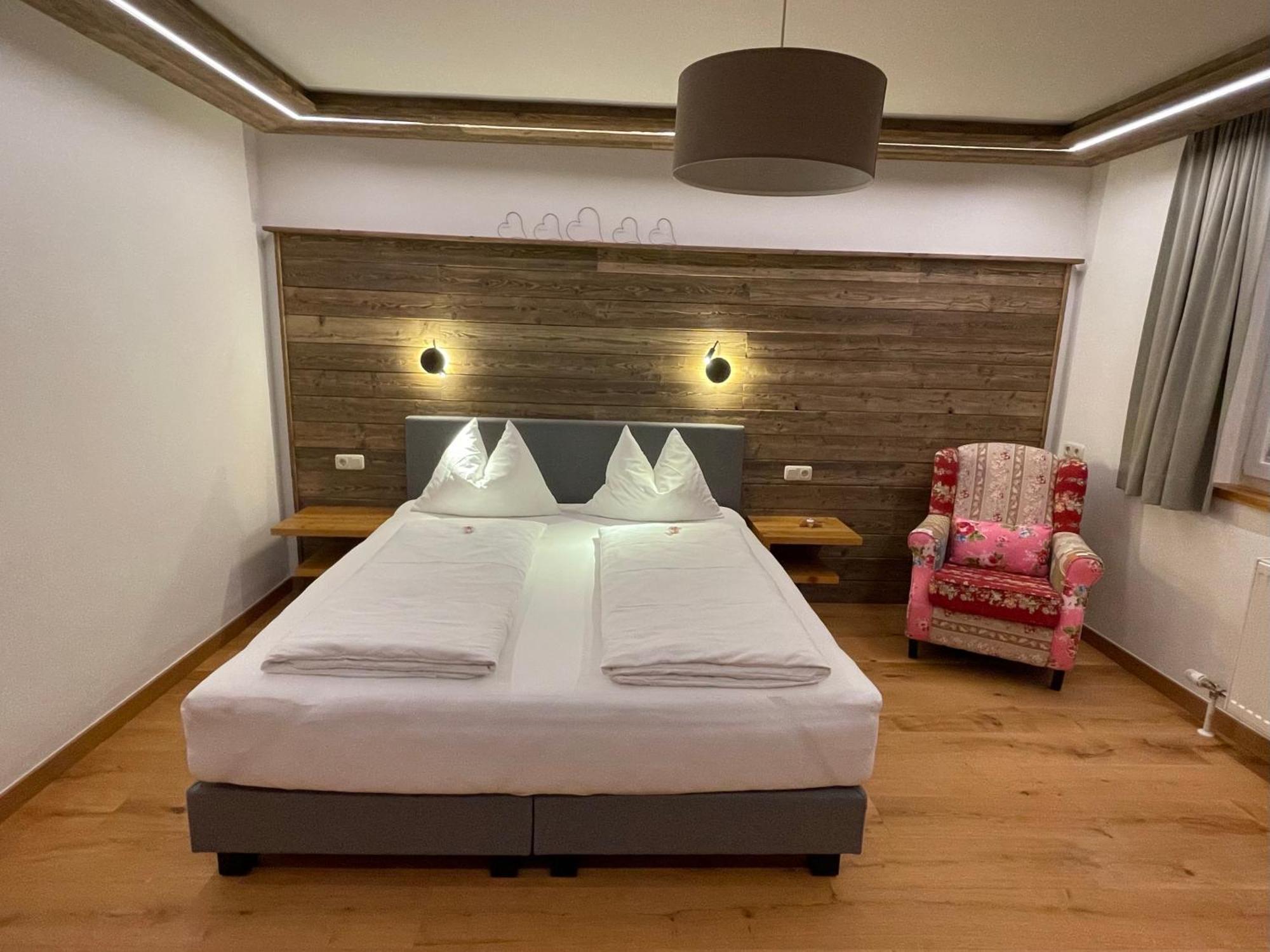 Pension Und Apartment Edelweiss Heiligenblut Buitenkant foto