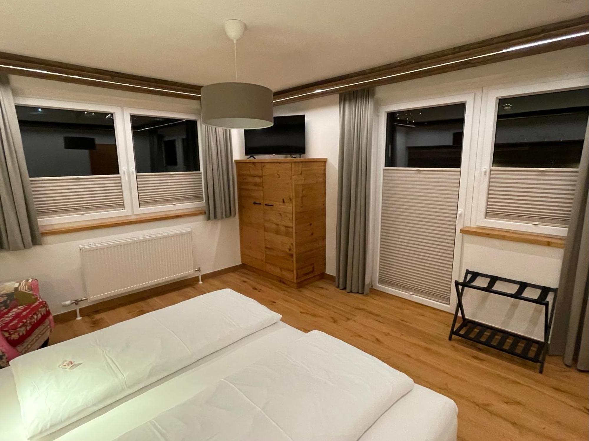 Pension Und Apartment Edelweiss Heiligenblut Buitenkant foto