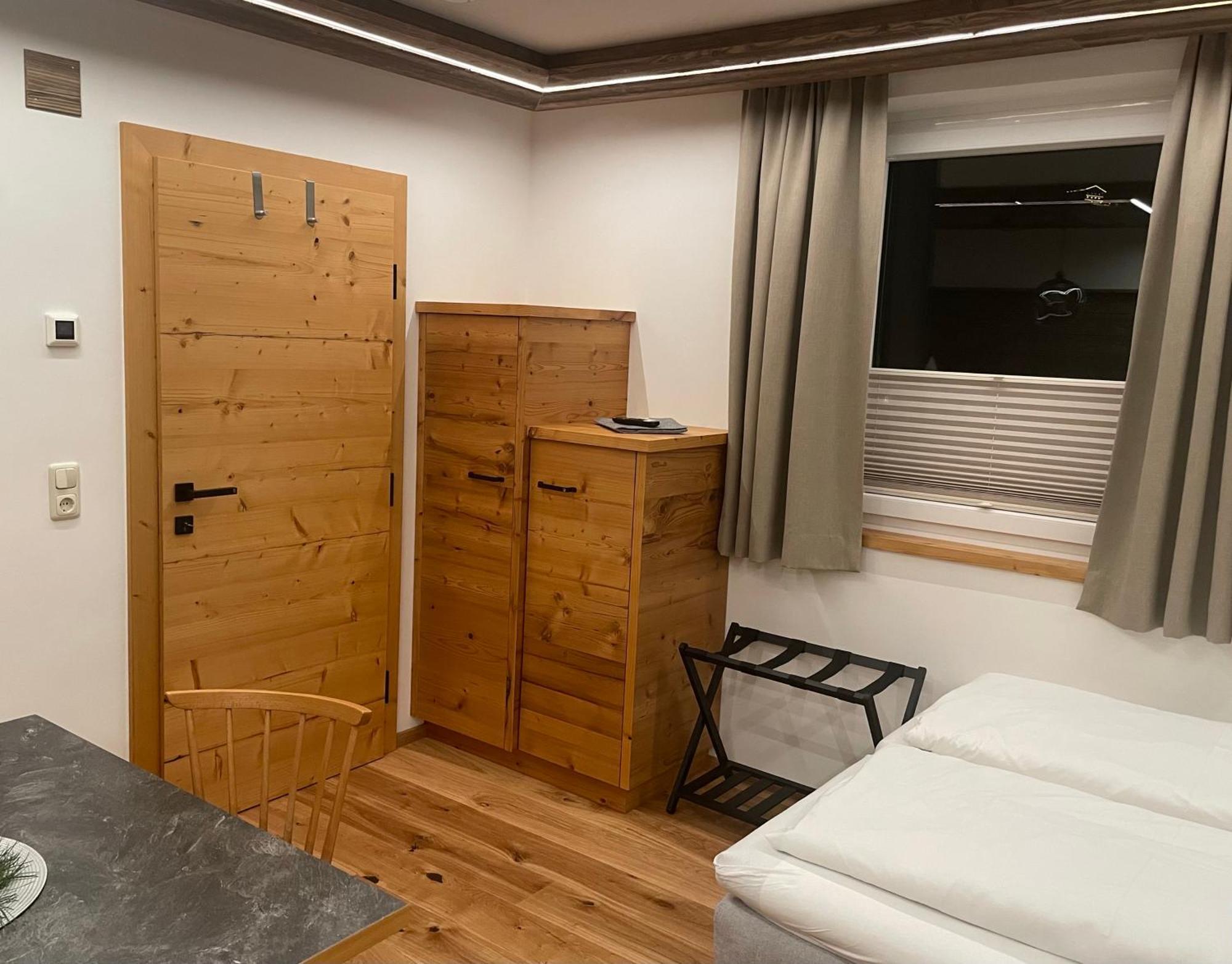 Pension Und Apartment Edelweiss Heiligenblut Buitenkant foto