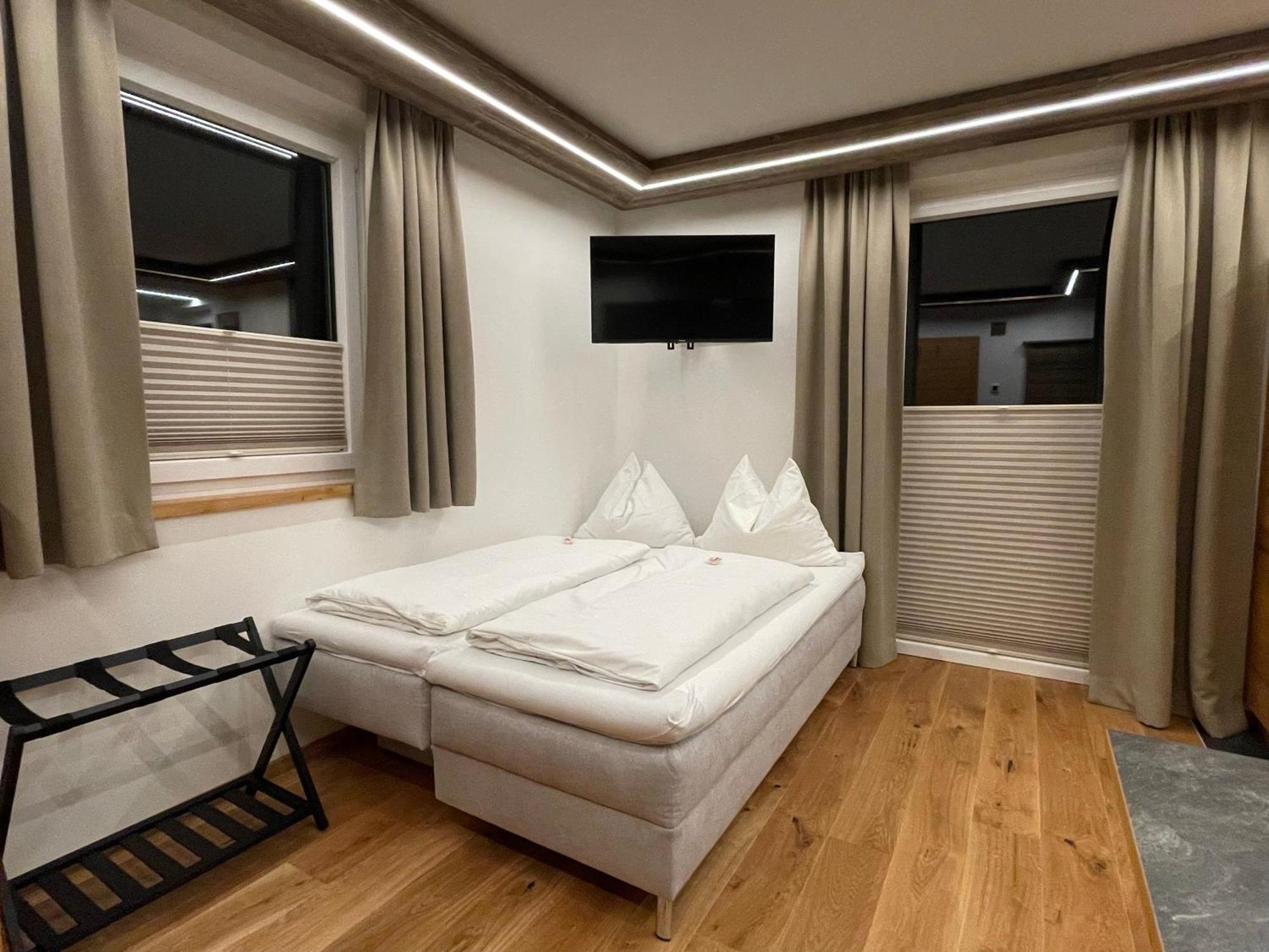 Pension Und Apartment Edelweiss Heiligenblut Buitenkant foto