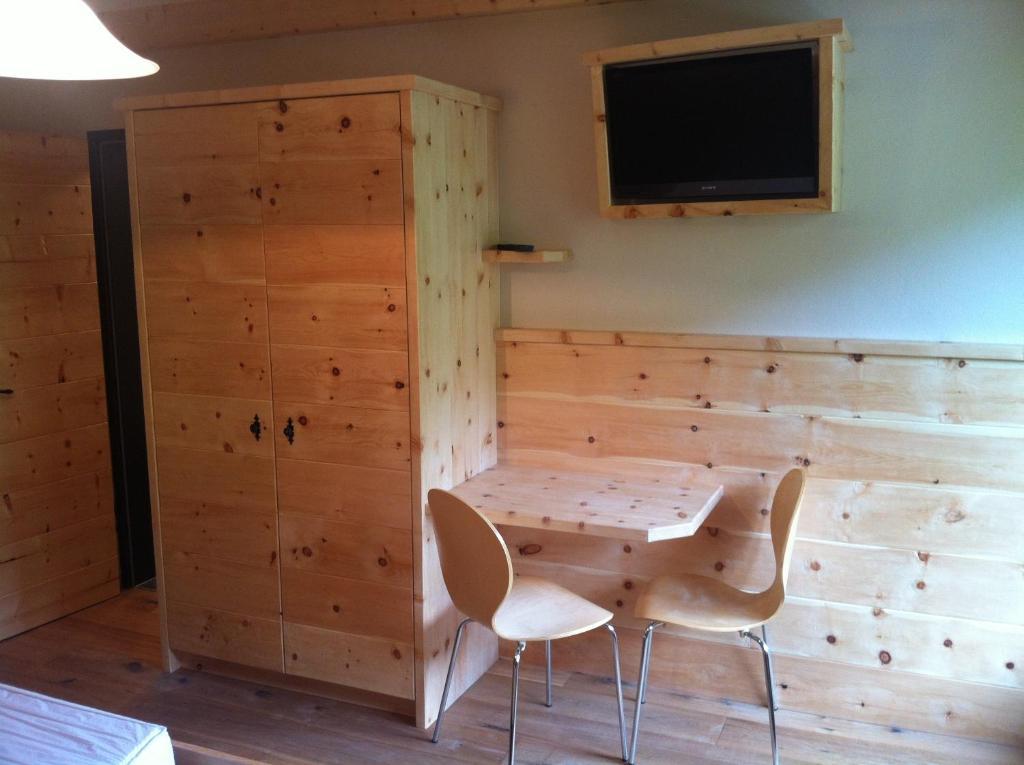 Pension Und Apartment Edelweiss Heiligenblut Kamer foto