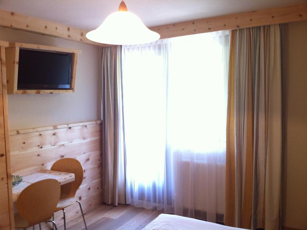 Pension Und Apartment Edelweiss Heiligenblut Kamer foto